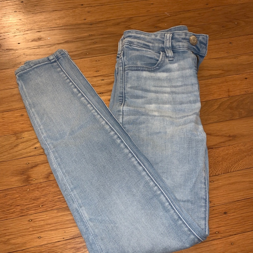 light wash american eagle jeans